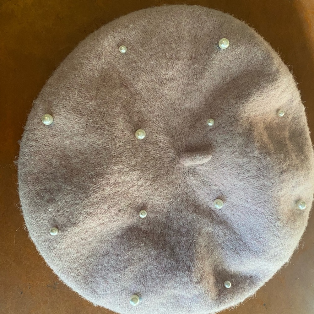 Elegant Pearl-Embellished Beret